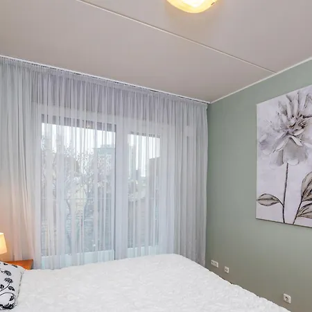 Cozy And Quiet Center Flat Free Parking * تالين